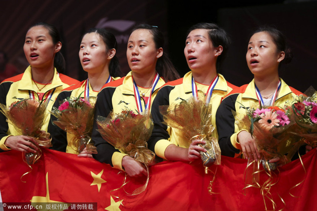 女队金花唱国歌