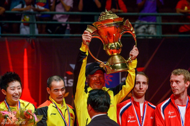李永波举起苏迪曼杯