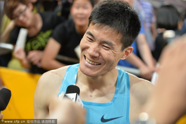 史冬鹏微笑接受采访