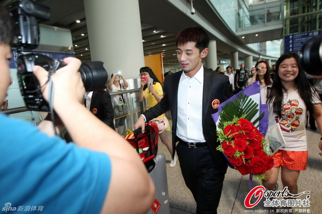 张继科收到鲜花