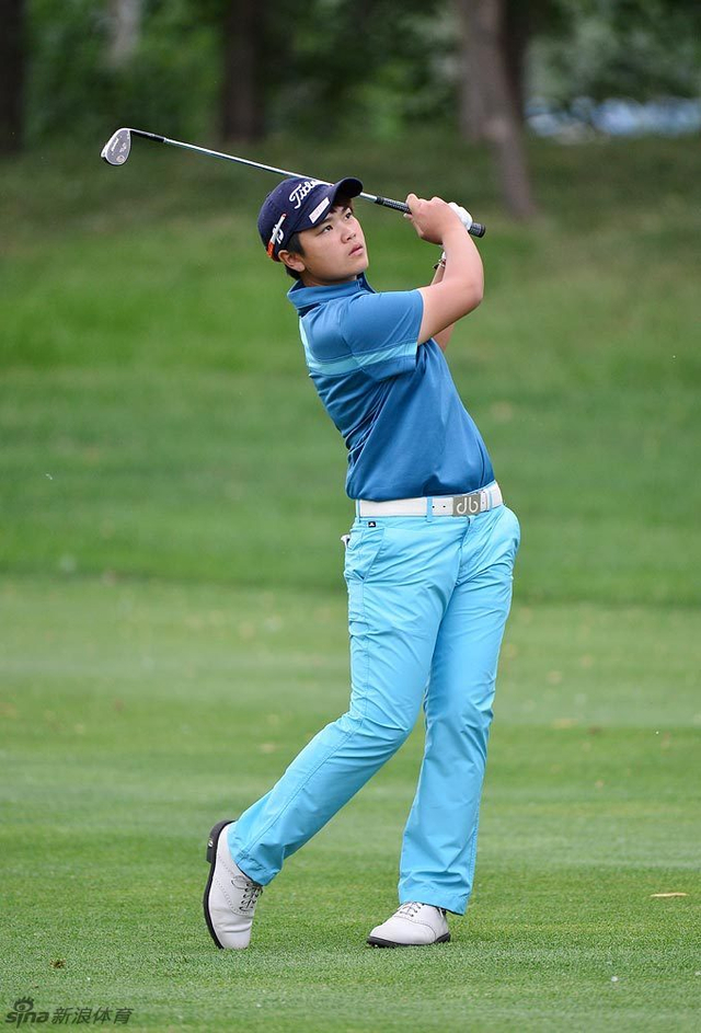 钱佩芸球道击球