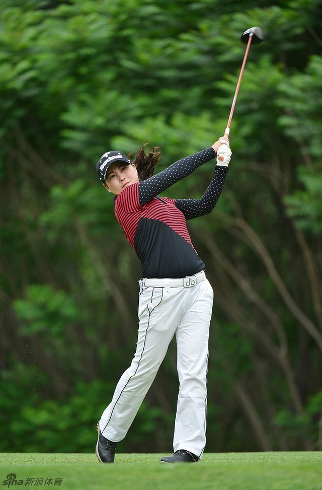 杨涛丽挥杆给力