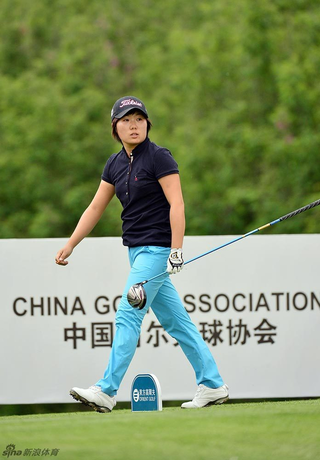 郑锦香看球落点