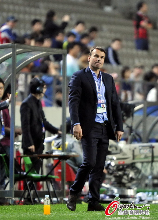 斯塔诺焦急踱步