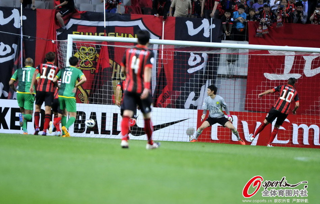 对方点球被门柱拒绝