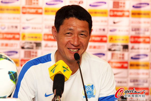 黎兵带富力玩牵手训练