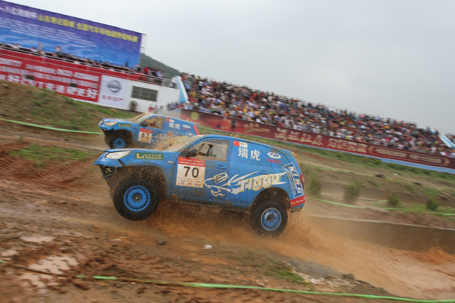 奇瑞瑞虎车队双雄