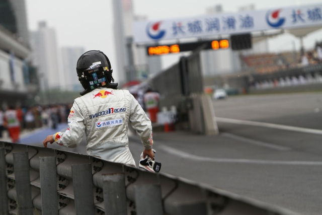 韩寒步行回维修站