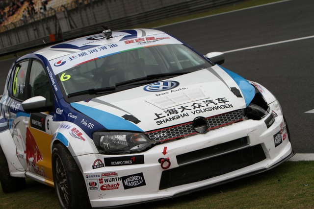 韩寒的赛车停下来