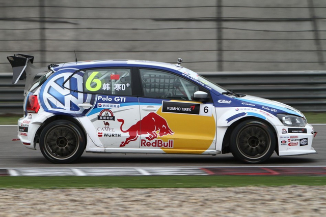 韩寒驾驶6号赛车