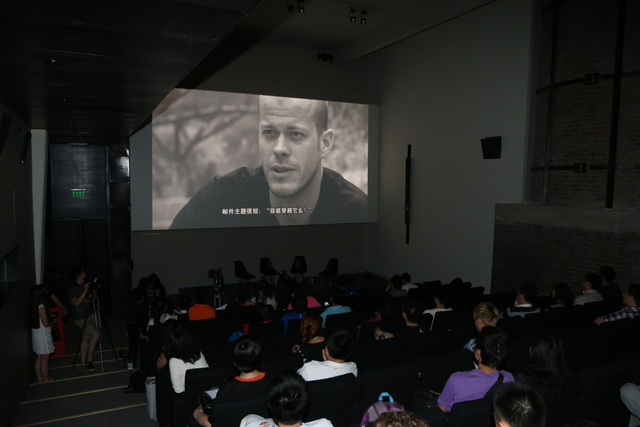 近百家媒体和杰布共同观赏纪录片《天门》