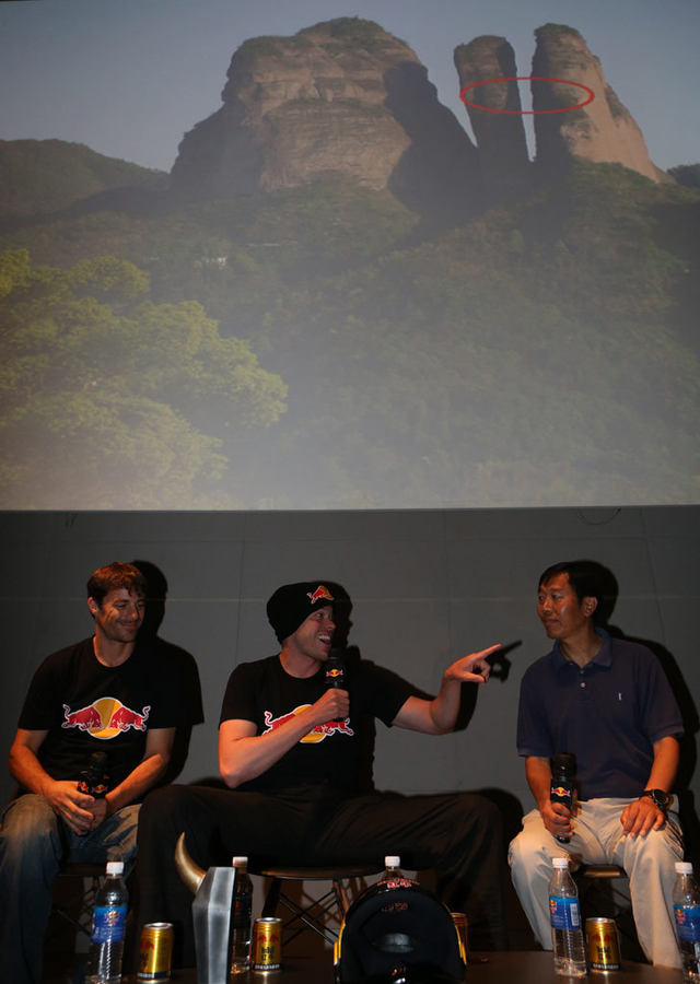 克里斯将穿高难一线天