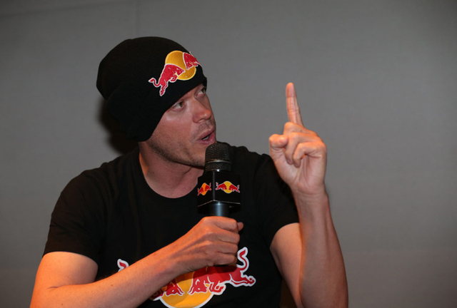 克里斯宣布将挑战江郎山一线天