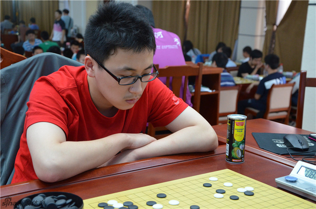 代智天红衣出战