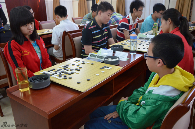 女将战鹰对阵小将