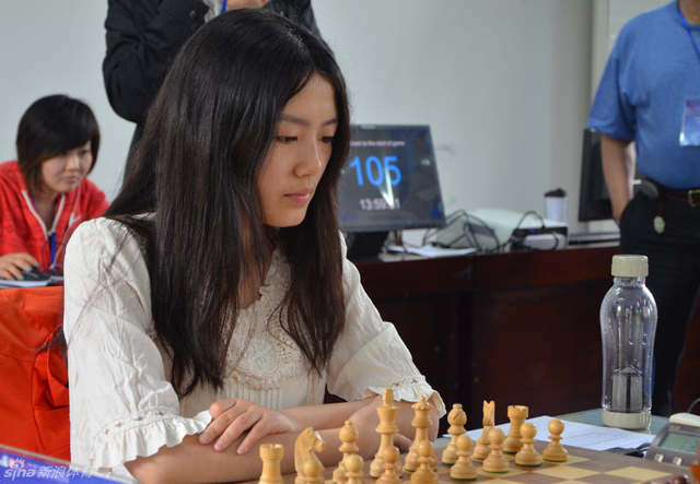 美女沈阳目不转睛