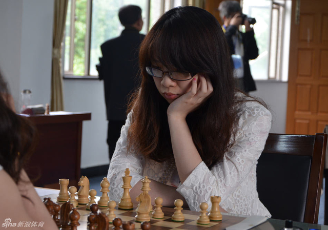 丁亦昕专心致志