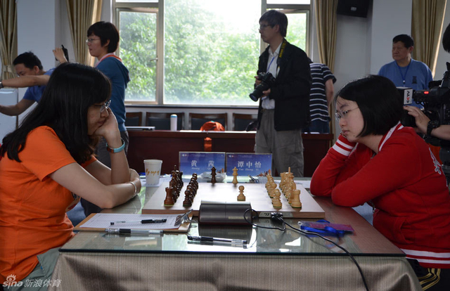 黄茜大战谭中怡