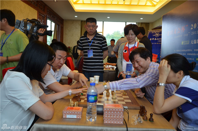 国象明星混双赛颁奖