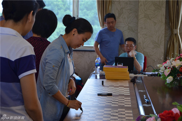 棋后许昱华签名