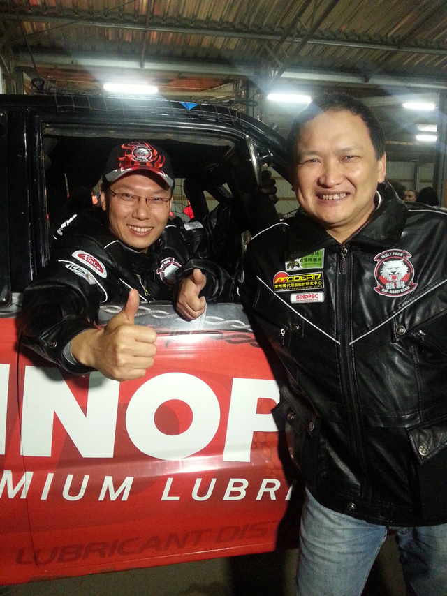 “贵州车王”魏红杰与领航“肥狼”谢锦琳