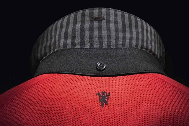 衣领处细节设计