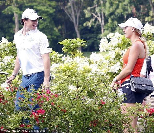 花丛中少男少女