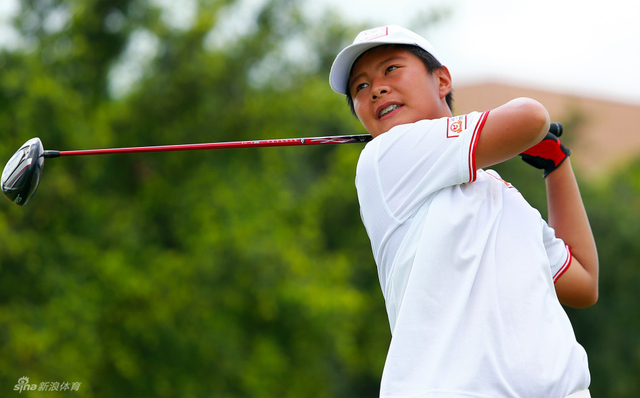 付剑铭击球表情坚毅