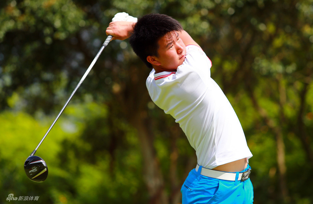 李安腾收杆瞬间