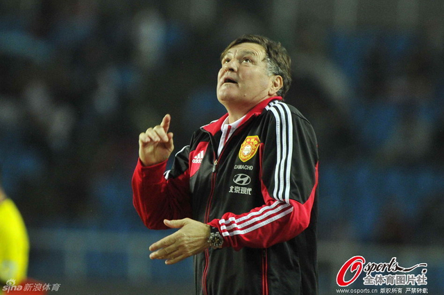 卡马乔展示指挥艺术