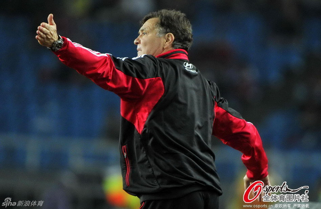 卡马乔指挥队员压上