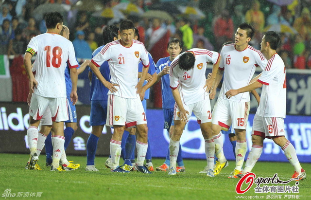 中国队员丢球后郁闷
