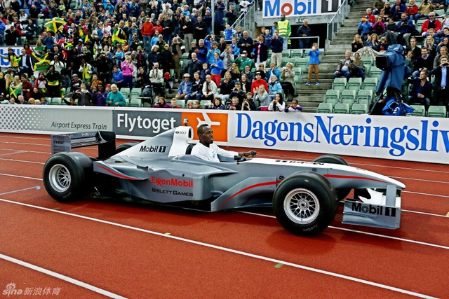 博尔特驶进赛场