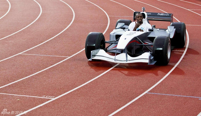 博尔特经典手势