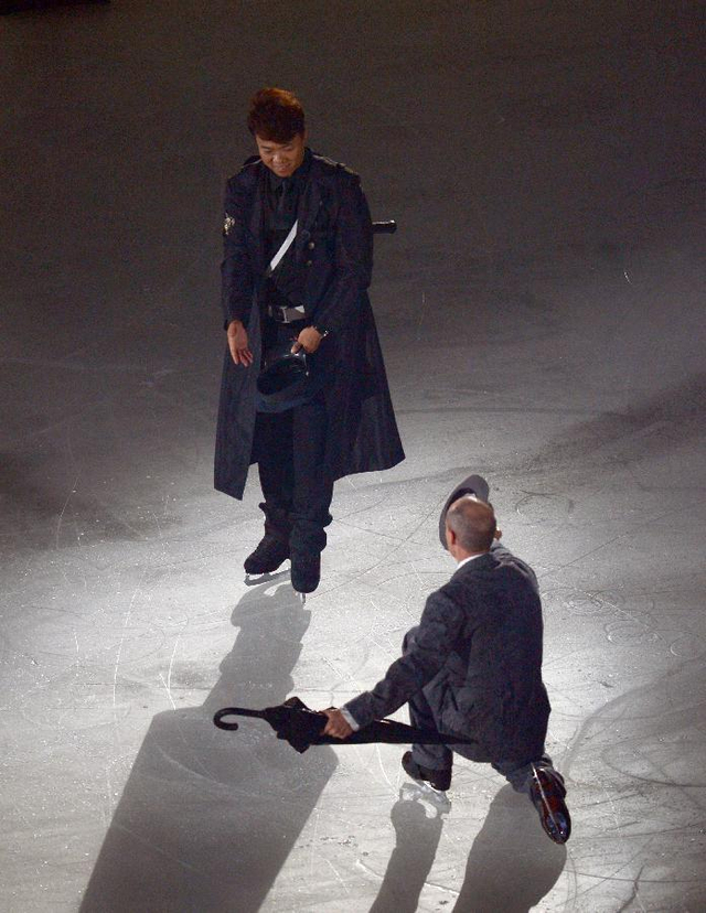 赵宏博登场表演