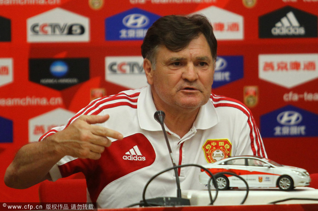 卡马乔表情严肃