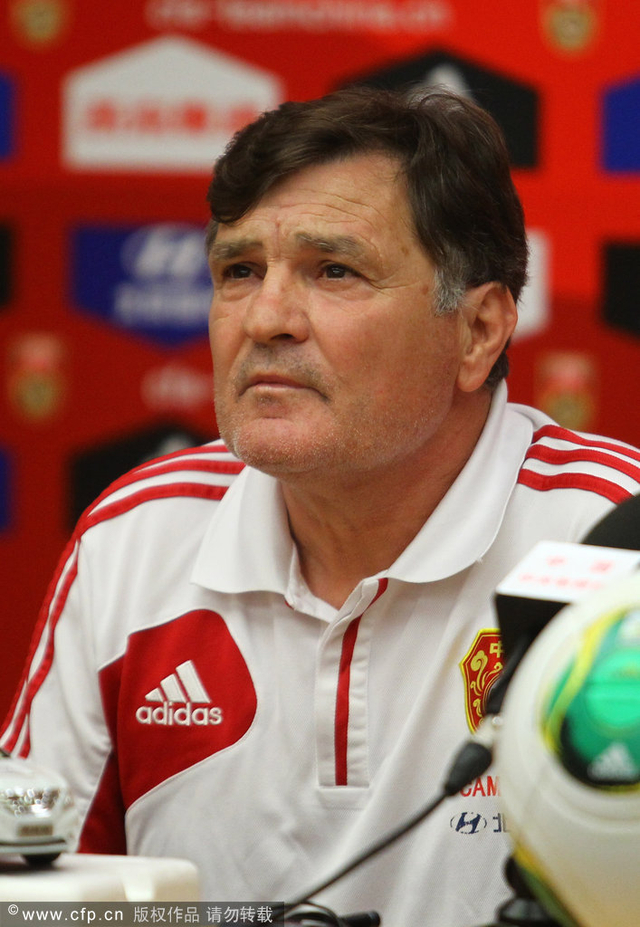 卡马乔眼神略显迷茫