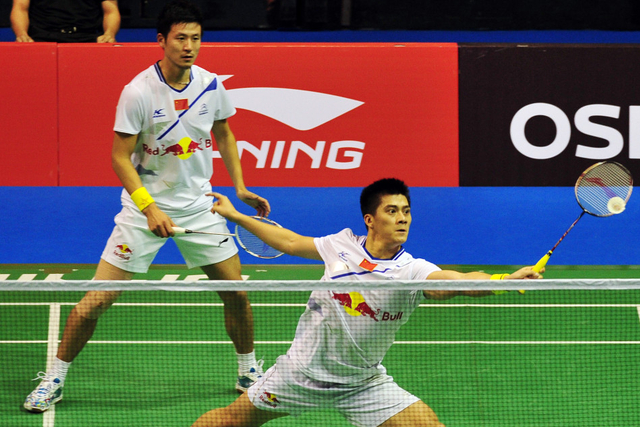 傅海峰全力救球