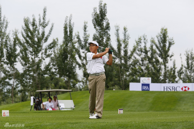 首轮男子C组领先金博