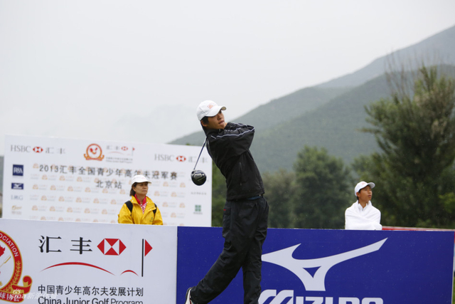 首轮男子A组领先徐国振