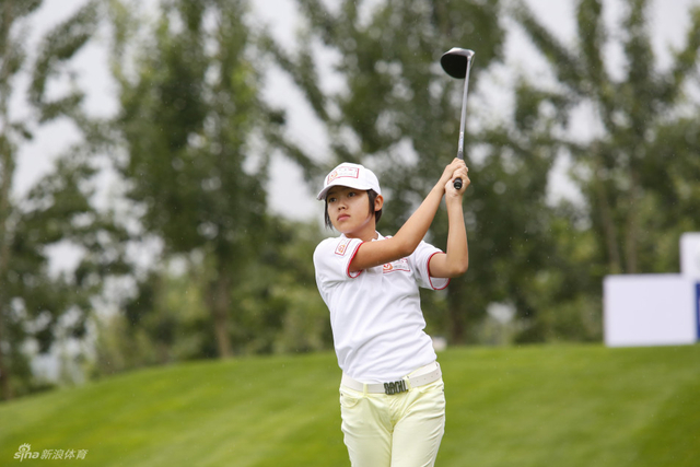 首轮女子A组领先孙千雅