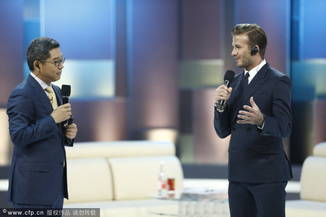 小贝和主持人交流