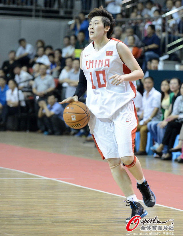 纪妍妍被换上场