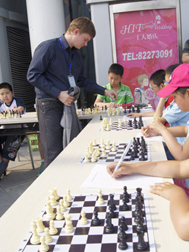 俄罗斯国象大师与小棋友车轮战