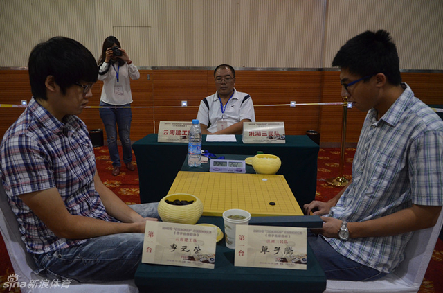 单子腾对抗外援李元荣