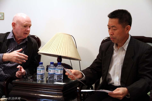 造访中国总领事馆