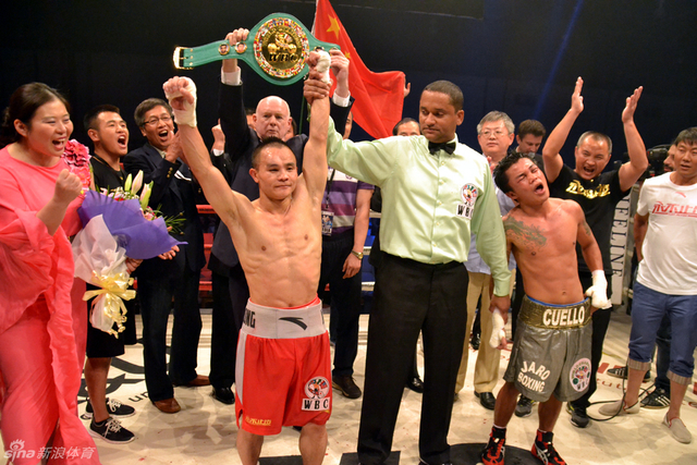 熊朝忠卫冕拳王金腰带