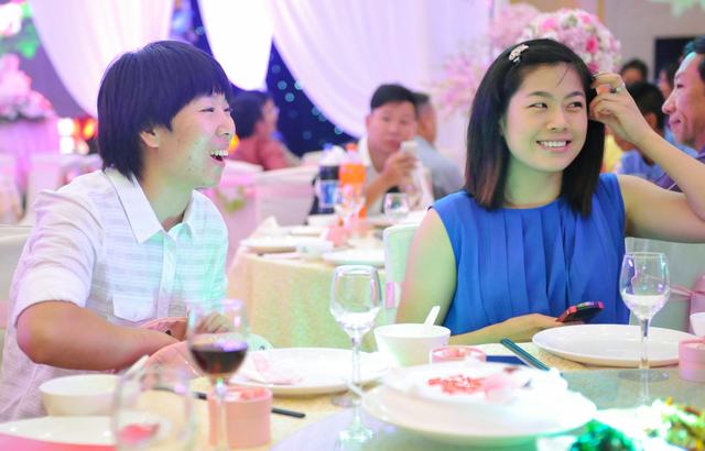 李晓霞和曹臻在婚礼现场