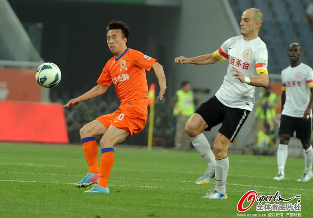 王永珀准备接球