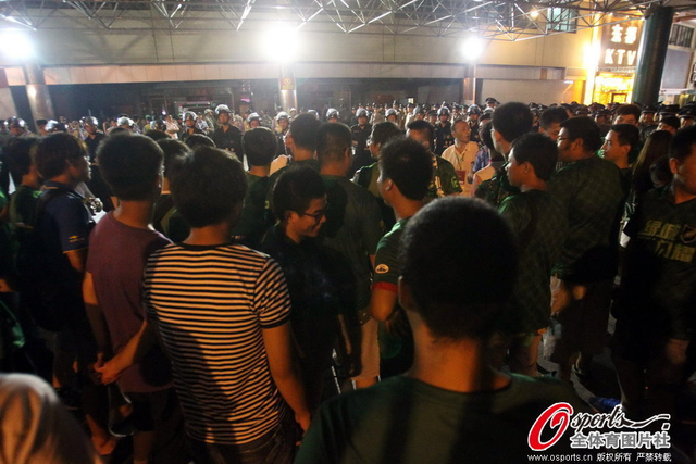 球迷还是非常冷静的